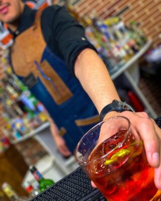 Negroni para todos y todas 🔝🍸
.
.
.
.
.
.
.
.
#undiaenlaworking #cocteles #cocktails
#bartenderlife #bartenders #bartenderlifestyle #europeanbartenderschool #bartenderstyle #barlady #bartenderslife #trending #bartenderlove #flairbartender #bartenderskills #bartendermoments #vikingbartender #craftbartender #homebartender #flair_bw #bnwtones_flair #flairbartending #artistry_flair #bnw_tones_flair #bnwsplash_flair #flairbartender #flairschool #flaircrewbcn  #workingflair #flairlife